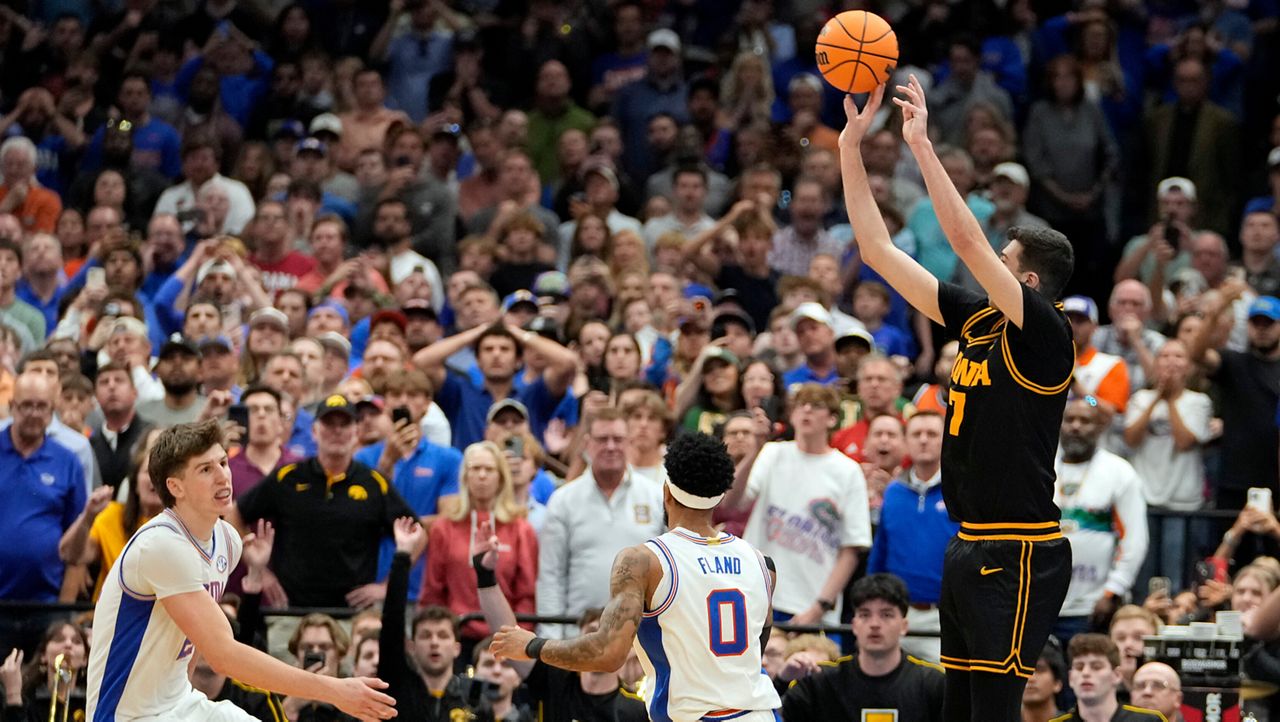 Iowa forward Alvaro Folgueiras (7) puts up a three point shot against Florida during the second half in the second round of the NCAA college basketball tournament Sunday, March 22, 2026, in Tampa, Fla. (AP Photo/Chris O'Meara)