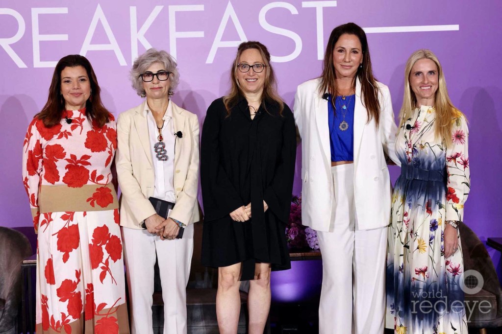 photo of Ana Navarro Cardenas, Lesley Goldwasser, Jackie Soffer, Diana Stobo, and Sarah Wetenhall posing in front of a step-and-repeat