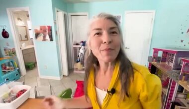 Everyday Hero Karen Gliddon teaches music to children dealing with cancer. (Spectrum News image)