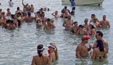 Woman dies after boat accident near Nixon Beach sandbar