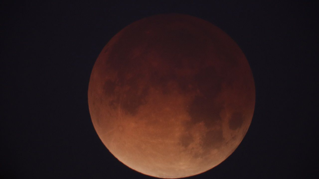 See over Tampa Bay this morning. When the Earth is between the moon and the sun, the sunlight hits our planet and Earth’s shadow falls on the moon. This is a lunar eclipse. (Spectrum News/Anthony Leone)