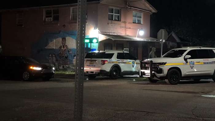 Someone in home fires at officers as they chase 2 men on foot through neighborhood after traffic stop: JSO