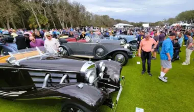 Crowds look at cars at The Amelia Concours d'Elegance last year.