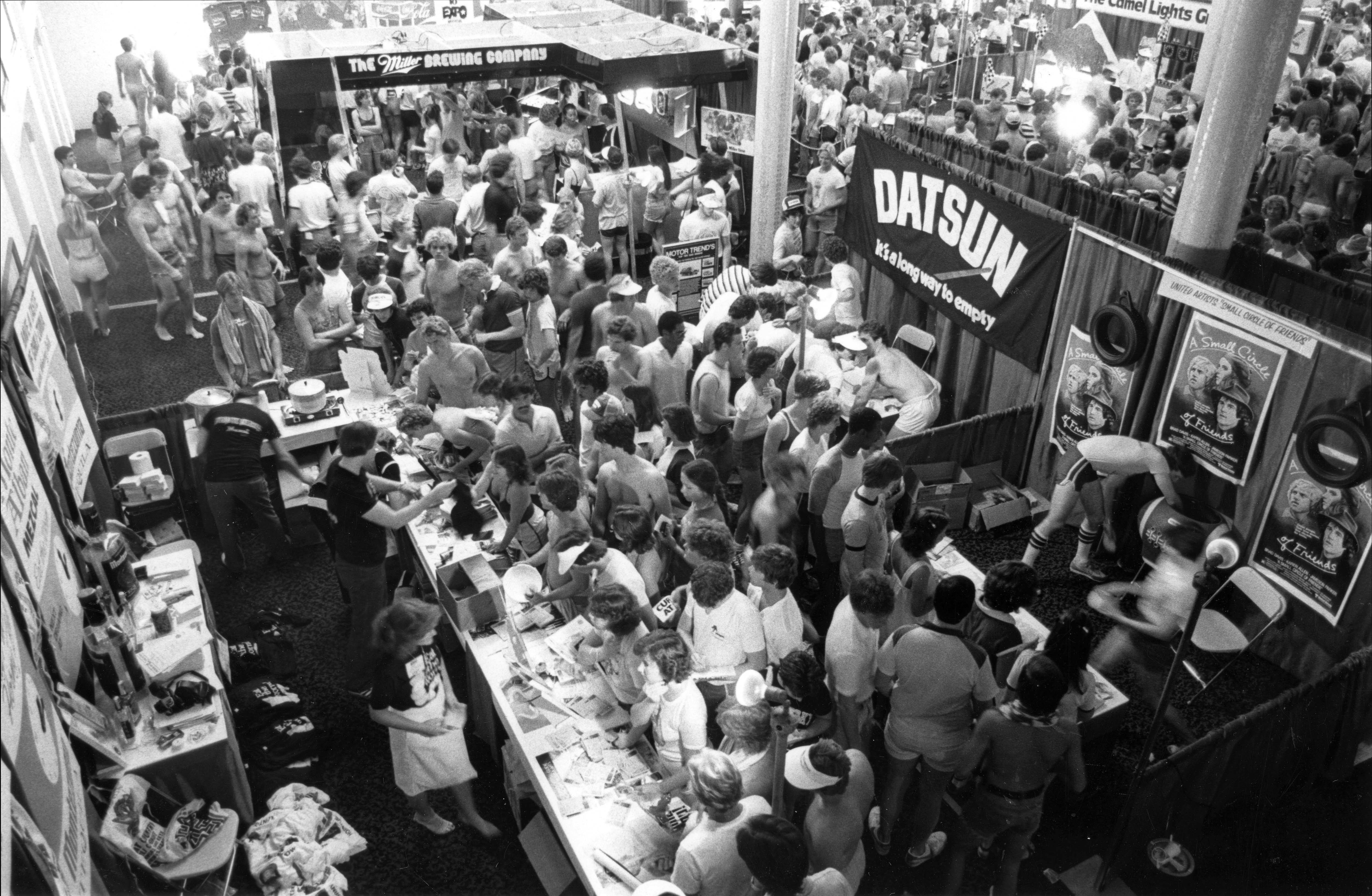 Students pack the Desert Inn Motel in Daytona Beach on...