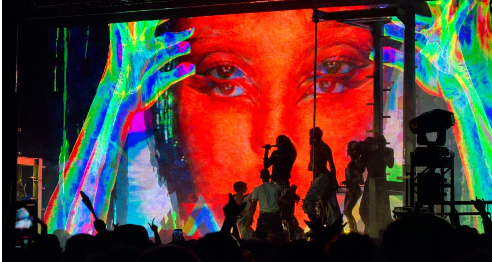 Photo of FKA Twigs performing in Miami