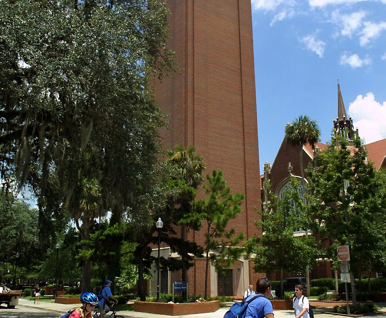 University of Florida moves to deactivate College Republicans after report of antisemitic behavior