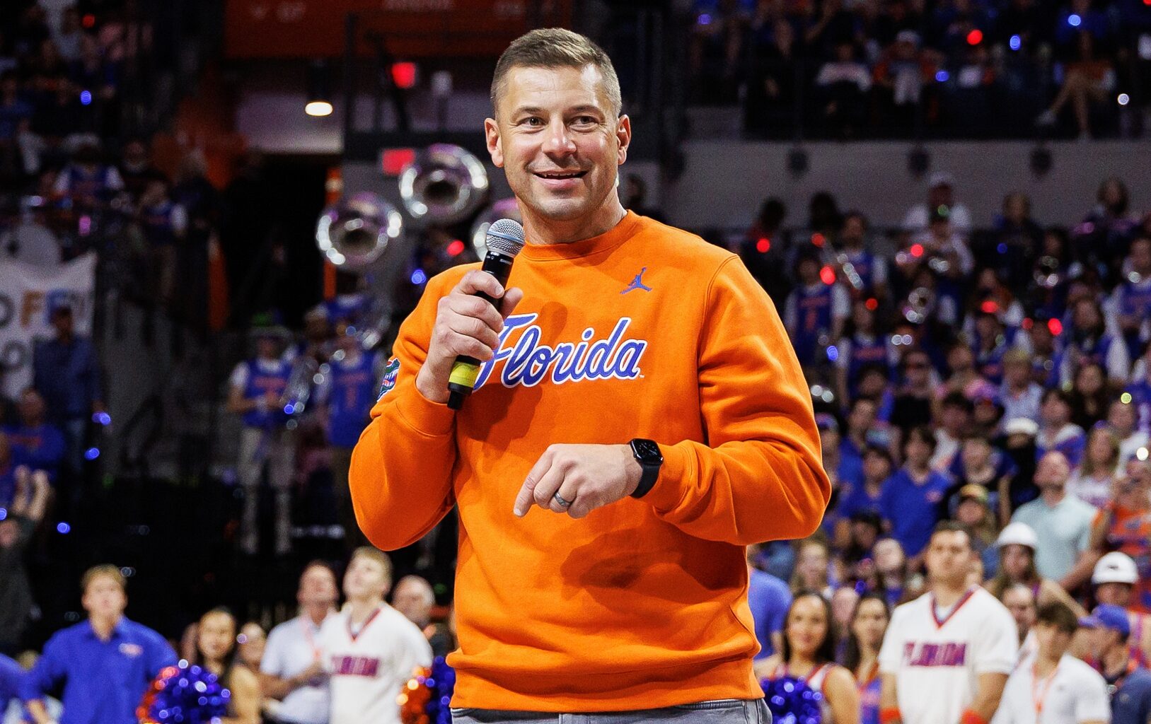 Florida coach Jon Sumrall’s photoshoot with a 7-foot alligator includes some tense moments