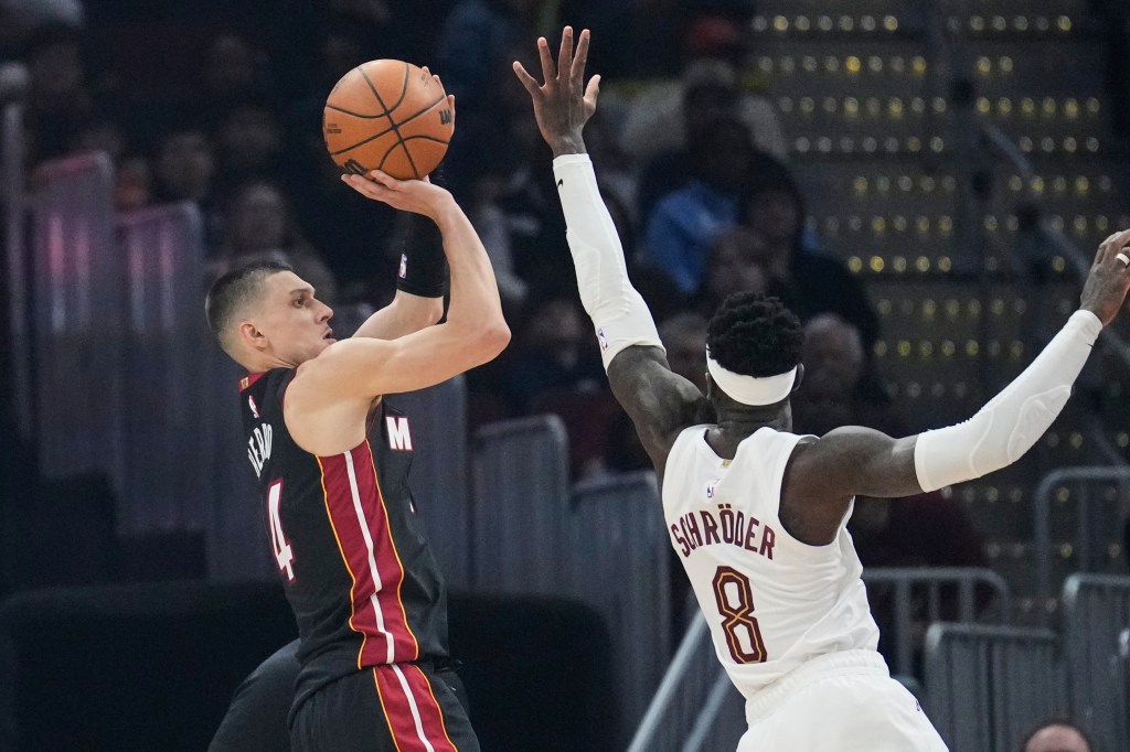 Miami Heat down Cleveland Cavaliers, end losing streak