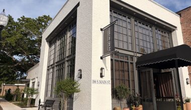 Harlow Grove Restaurant & Lounge now open