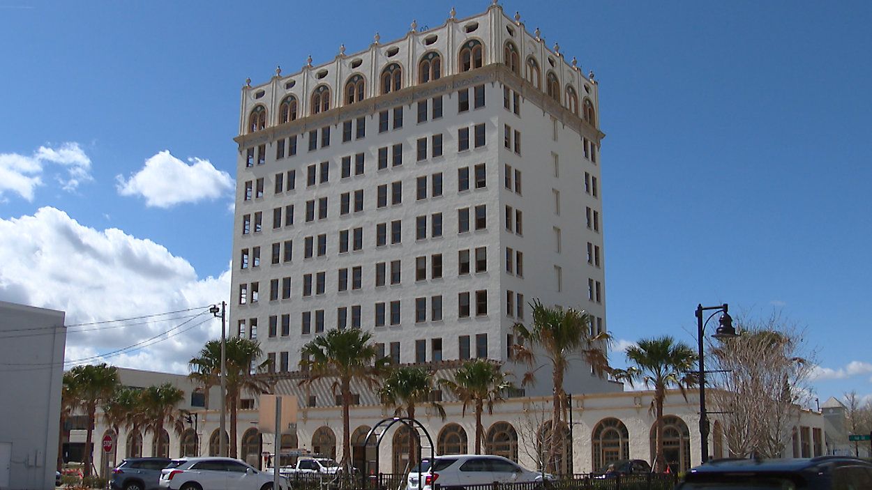 The Walebilt Hotel in downtown Lake Wales (Spectrum News)