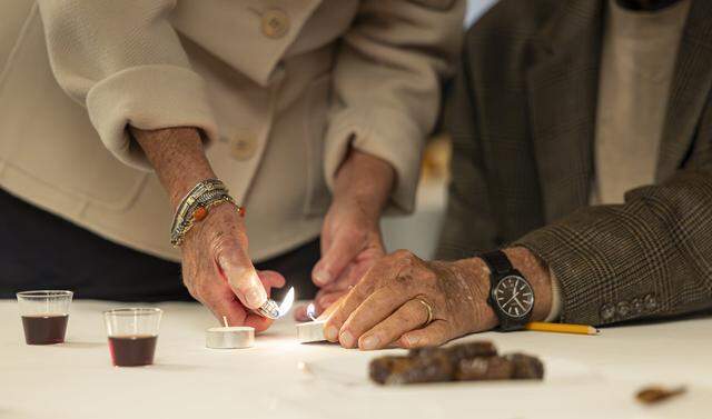 Guests light candles during an iftar dinner welcoming Muslims and Jews to discuss the role of fasting in both traditions at Temple Israel of Greater Miami on Friday, Feb. 27, 2026, in Miami, Fla.