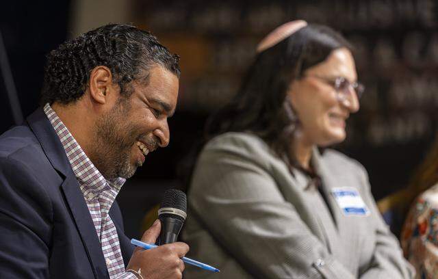 Matthew Anderson, executive director of Mosaic Miami, speaks during an iftar dinner welcoming Muslims and Jews to discuss the role of fasting in both traditions at Temple Israel of Greater Miami on Friday, Feb. 27, 2026, in Miami, Fla.