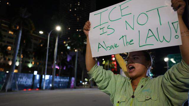 File photo of an ICE protest at the Torch of Friendship monument at 401 Biscayne Blvd, in downtown Miami on Jan. 7, 2026.