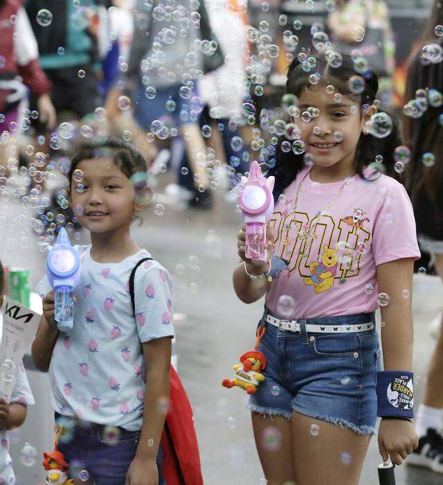 Mia Cruz and Zoe Diaz bubble around during Calle Ocho festival on Sunday, March 15, 2026 in Little Havana. Andrew Uloza / for Miami Herald