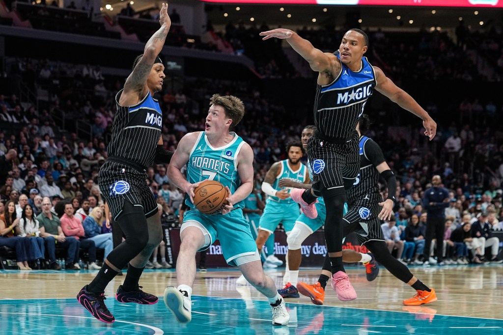 Orlando Magic handled by host Hornets