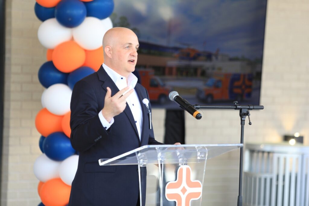 Mark Amox, chief operating officer of HCA Florida North Florida Hospital, speaks at the ribbon cutting event. 