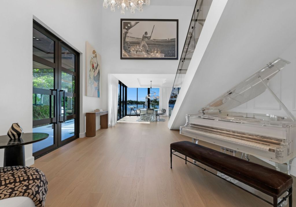 Photo of a luxurious home with high selling in Miami Beach