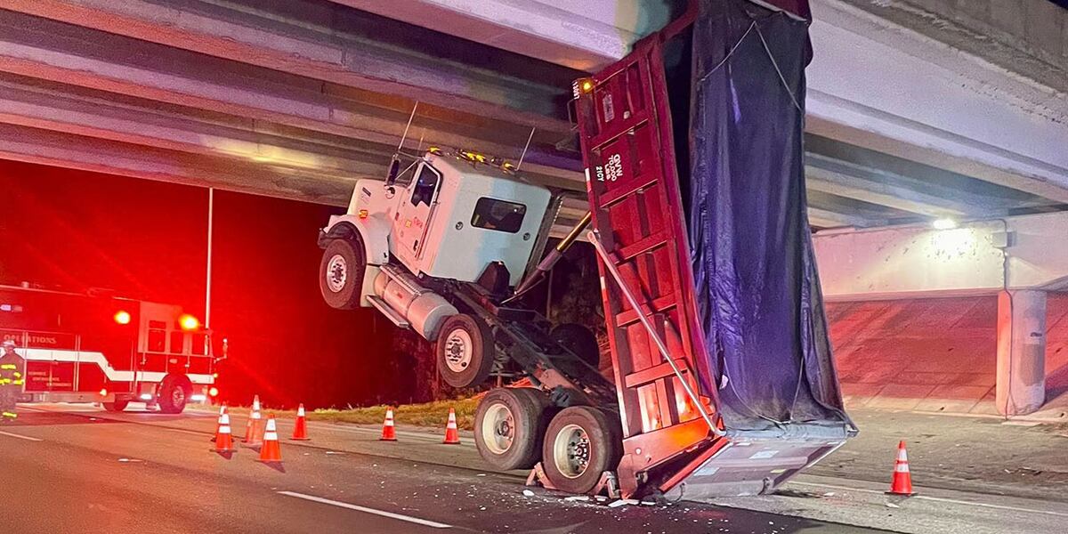 Dump truck hits I-95 overpass in Martin County, shuts down southbound lanes