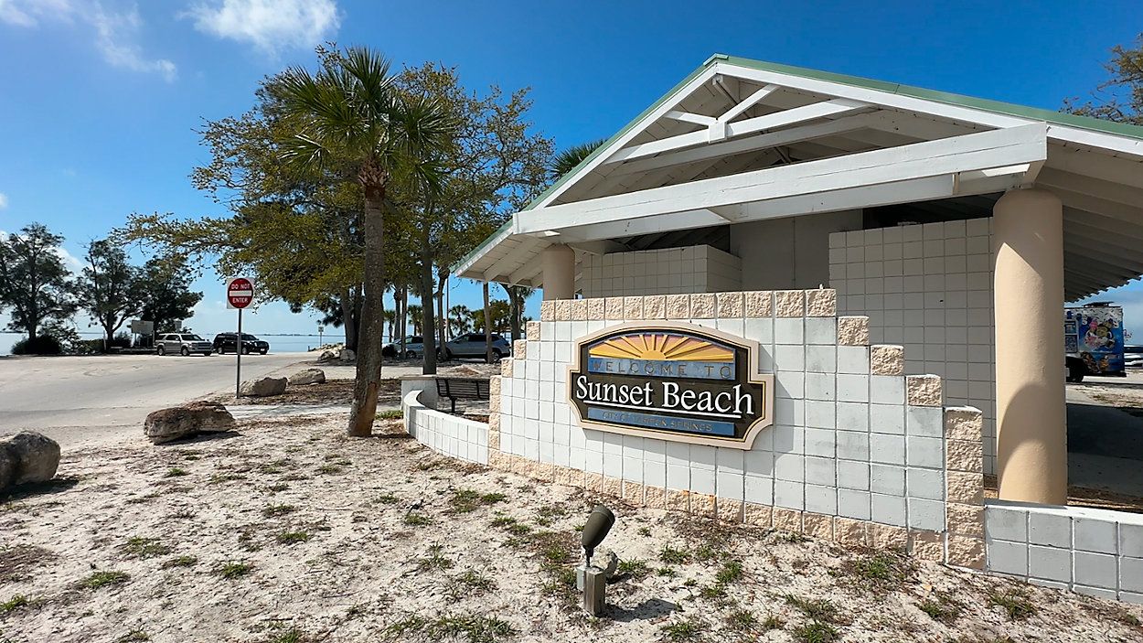 Visitors of Sunset Beach may soon have to pay to park. The City of Tarpon Springs is debating whether to charge a $5 parking fee for non-residents at the popular beach and Splash Park. Right now, only Howard Park Beach charges for parking. (Spectrum Bay News 9/Calvin Lewis)