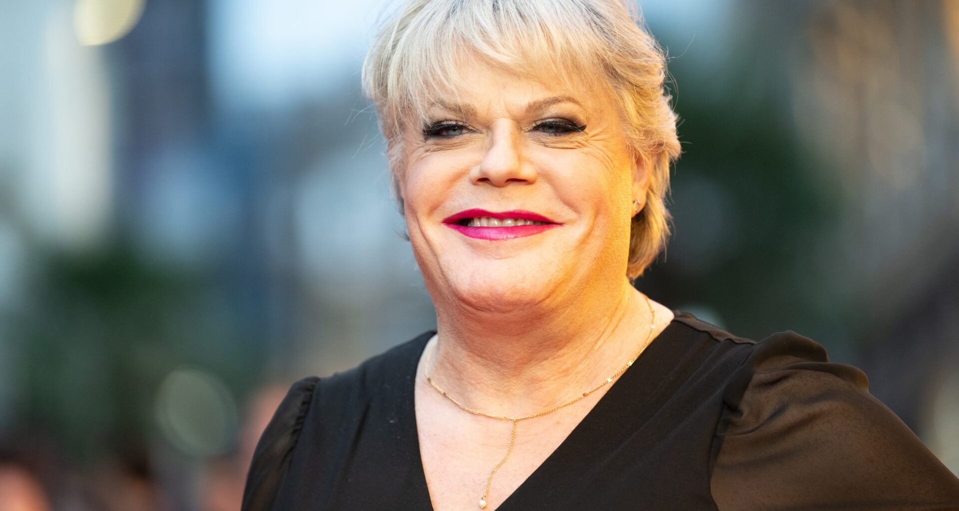 Interview: Before solo ‘Hamlet’ in Tampa, Suzy Eddie Izzard says drama and acting ‘was a substitute for love and mum’s affection’