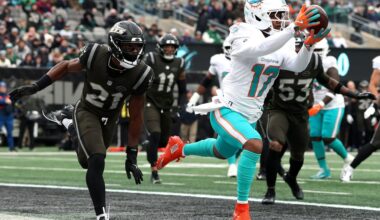 Broncos trading for Miami star WR Jaylen Waddle, sources say