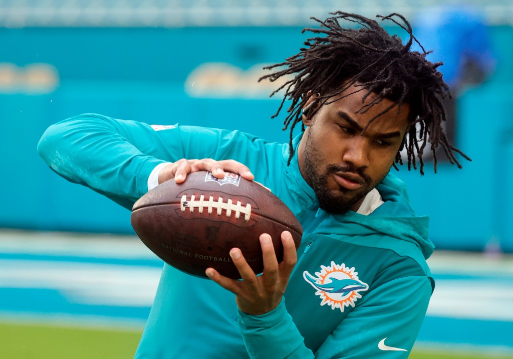 Miami Dolphins trade Jaylen Waddle to Broncos for draft picks