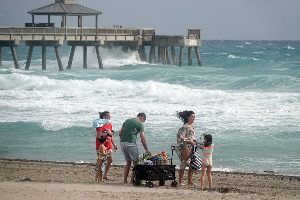Breezy week ahead for South Florida with quick showers likely