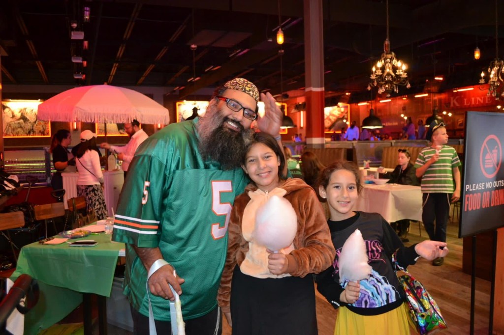 Chai Lifeline hosts annual Purim bash