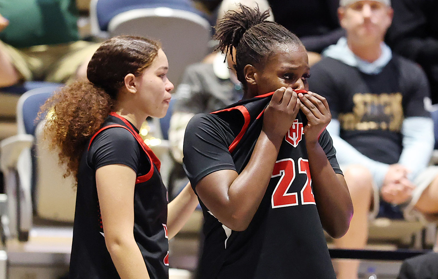 Lake Highland player Eryn Griffin (22) cries after losing the...