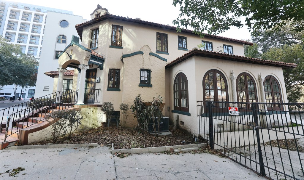 Orlando denies landmark designation for home on Lake Eola