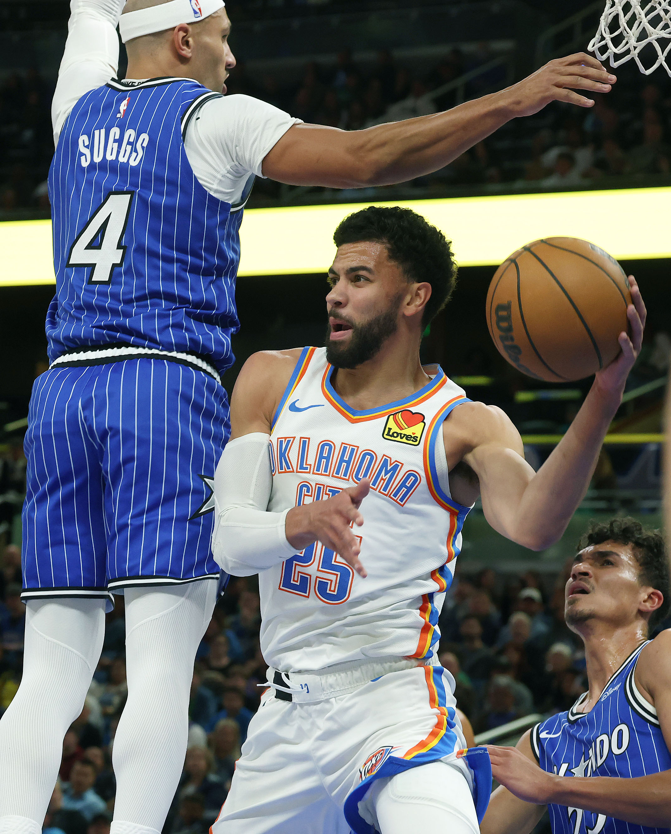 Thunder guard Ajay Mitchell (25) passes under Orlando guard Jalen...