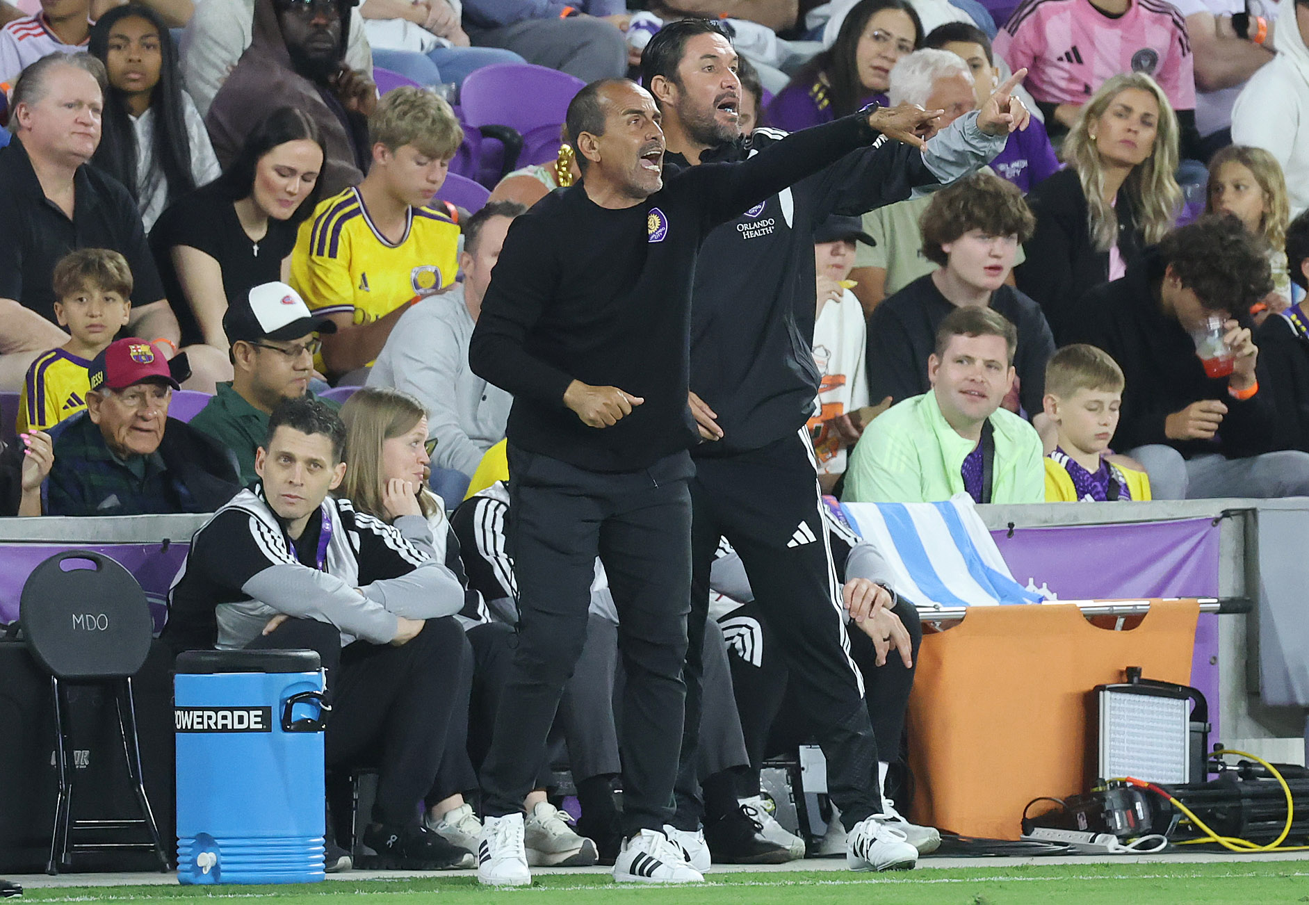 Orlando head coach Oscar Pareja yells during the Inter Miami...