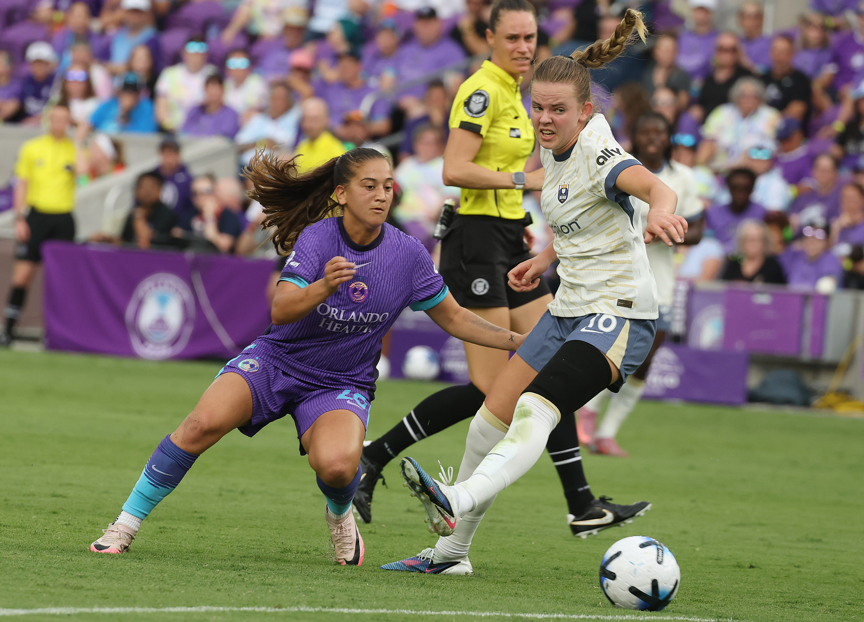 Orlando player Summer Yates (28) and Seattle player Jess Fishlock...