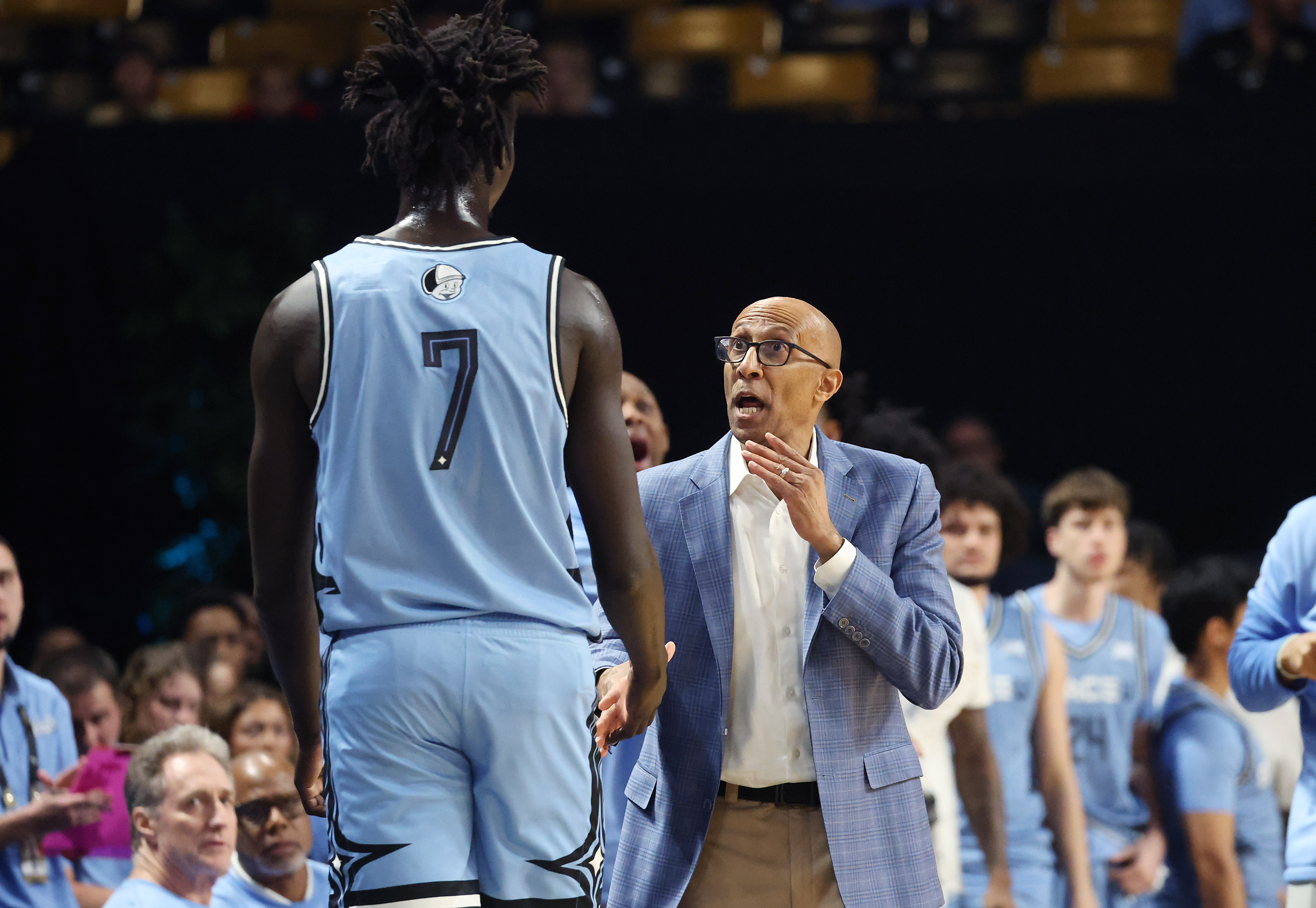 UCF head coach Johnny Dawkins talks to center John Bol...