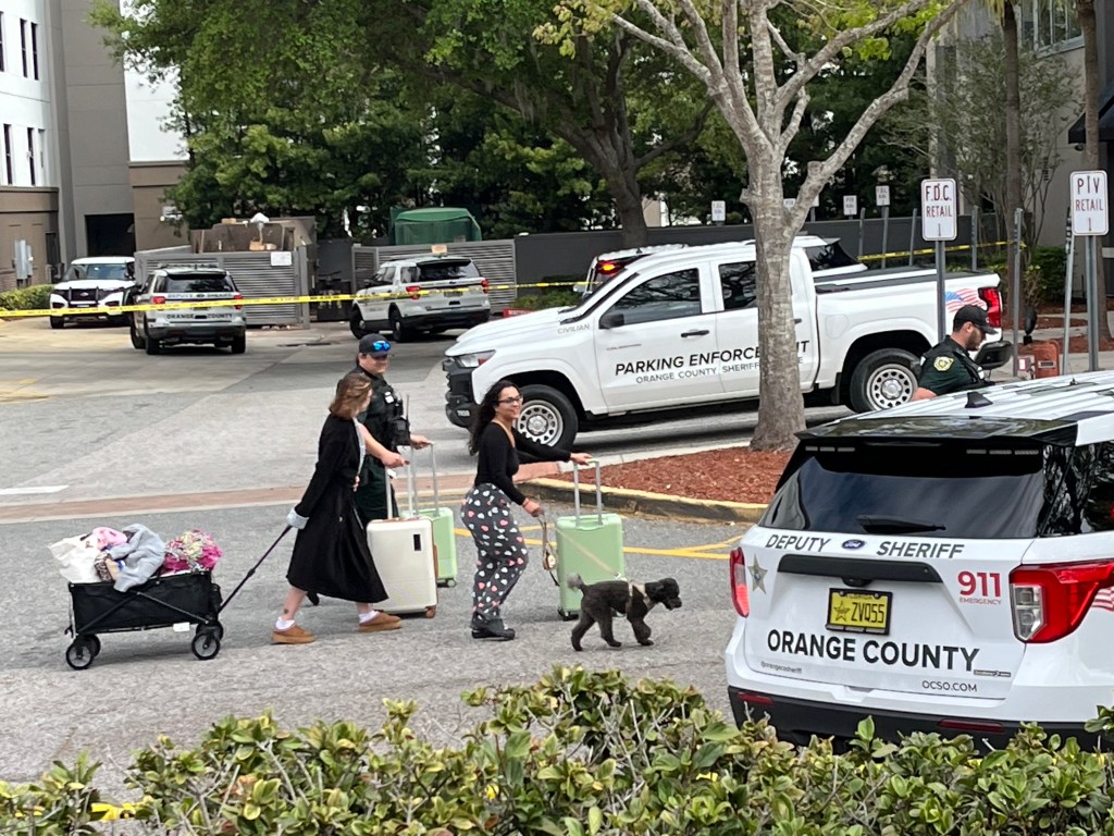 Hundreds evacuated from Orange apartment due to cracks