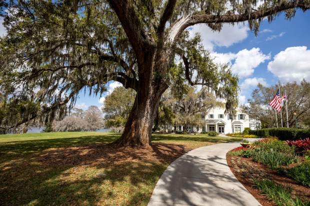 The visitor center, which was built in 1995, is being considered for an upgrade at Leu Gardens on March 5, 2026. The City of Orlando and Leu Gardens leadership are working on a new master plan that could include a new visitor center, garden upgrades and parking. (Patrick Connolly/Orlando Sentinel)
