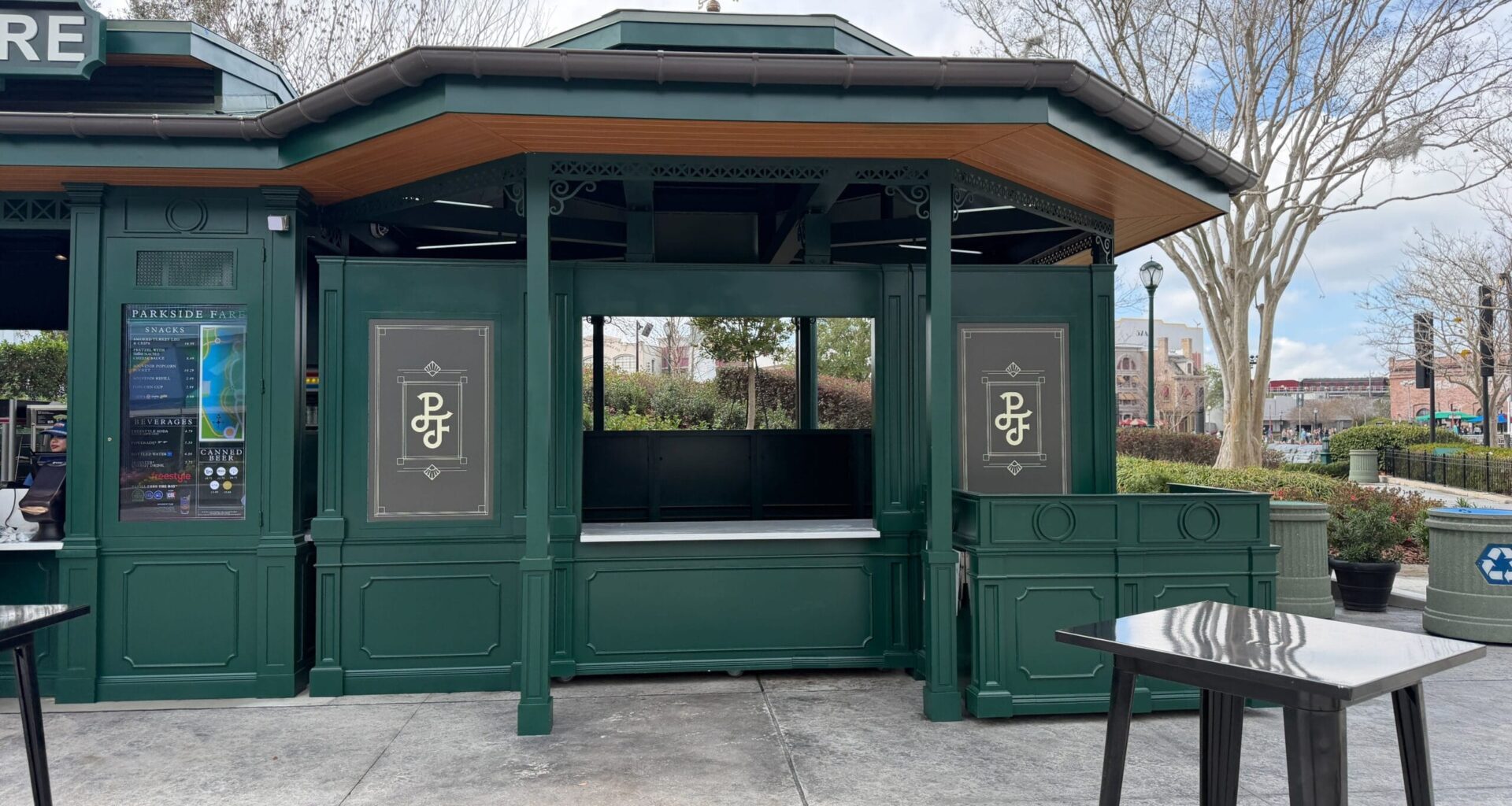 Universal Studios Florida Opens Parkside Fare Snack Stand, Replaces Expo Eats