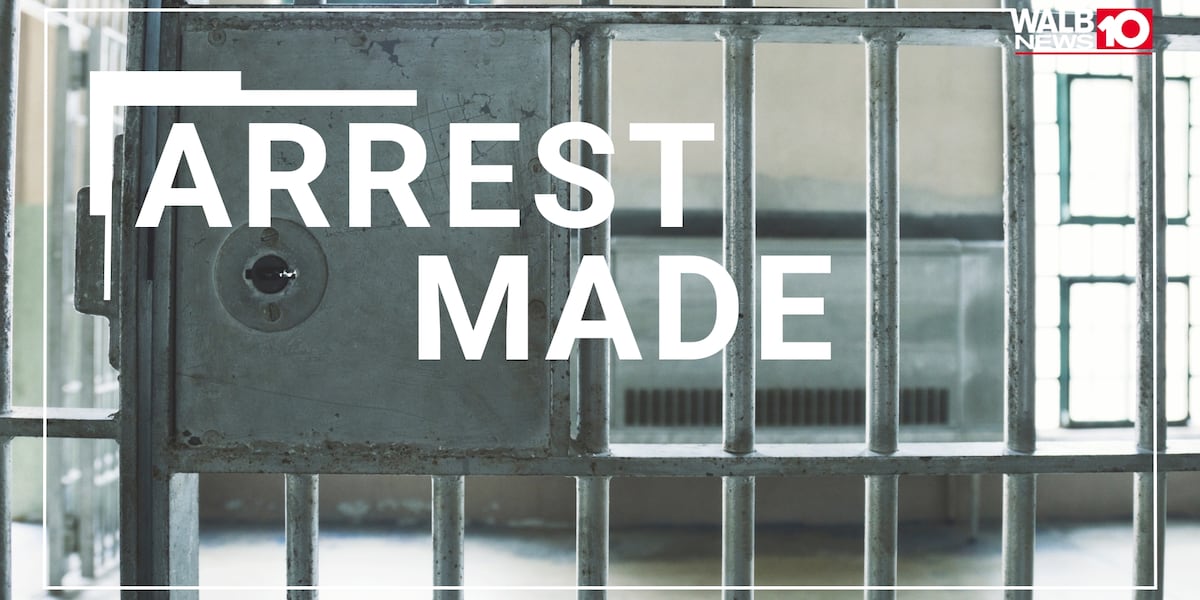 Father arrested for DUI with small children in the vehicle, forced entry into Valdosta home