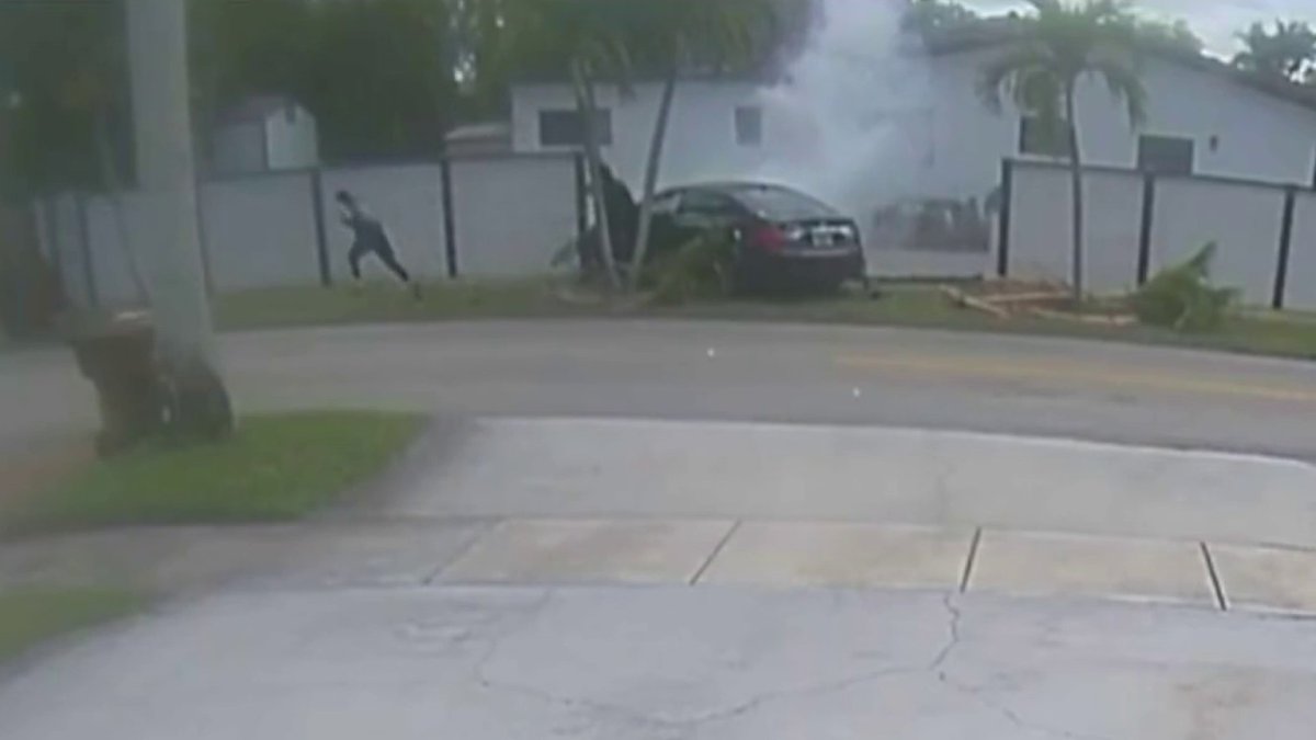 Video shows teens running away after crashing car into fence in Hialeah – NBC 6 South Florida