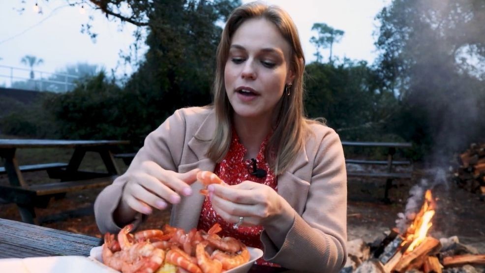 Katherine gets ready to "chow down" on her boil as she dines outside with an open-air pit to keep her warm. (Amazing America)