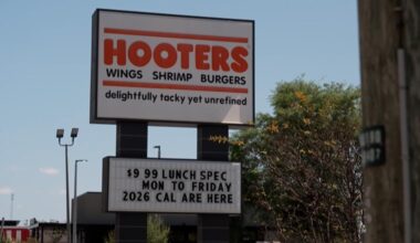 Hooters in South Tampa to close this month
