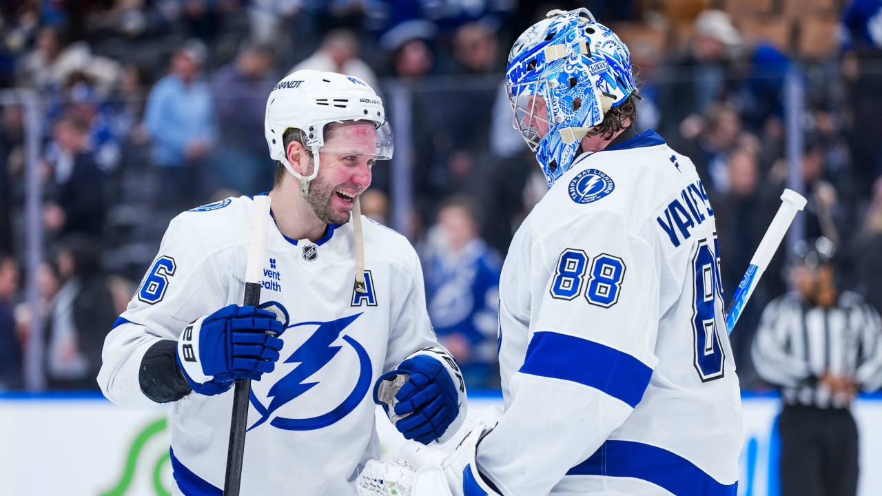 Kucherov reaches 100 points, Lightning cruise past Maple Leafs to snap 4-game skid