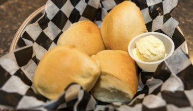 dinner rolls in basket