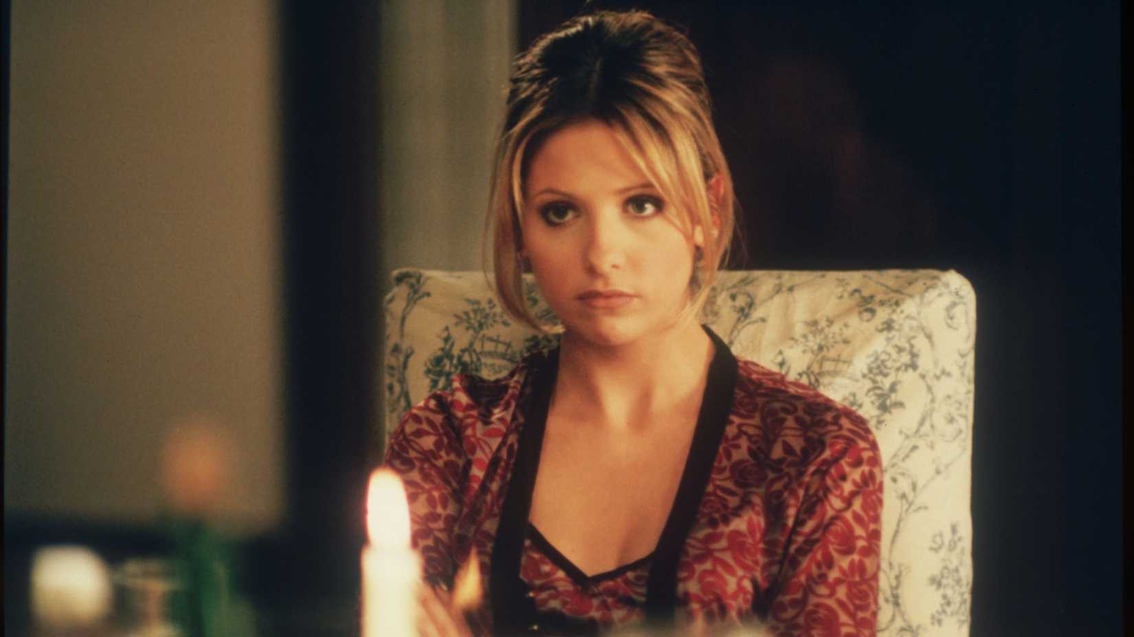Buffy Summers (Sarah Michelle Gellar) glowering in Buffy the Vampire Slayer season 2 Ted episode