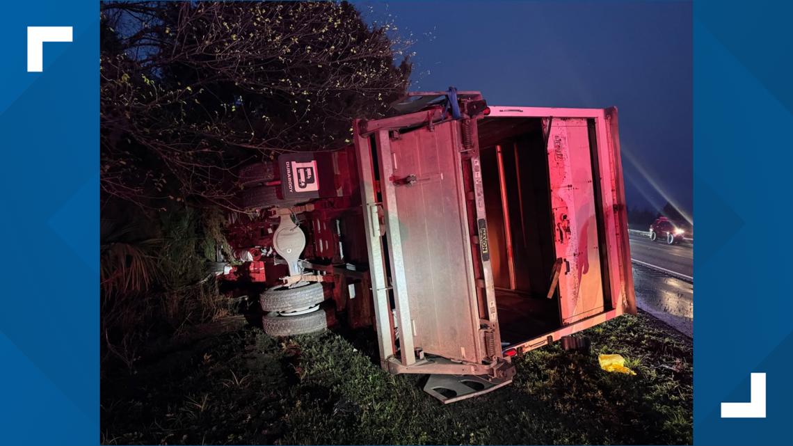 Traffic Alert: Right lane on I-95 near Nassau/Duval County line closed due to overturned semi
