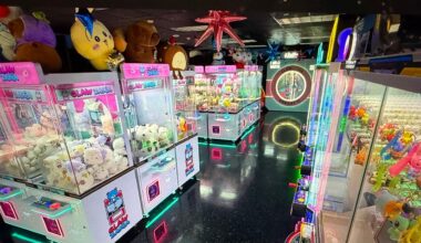 Rows of claw arcade games at ClawZania Tampa, which had its opening celebration the weekend of Feb. 28. (Spectrum News/Matt Infante)