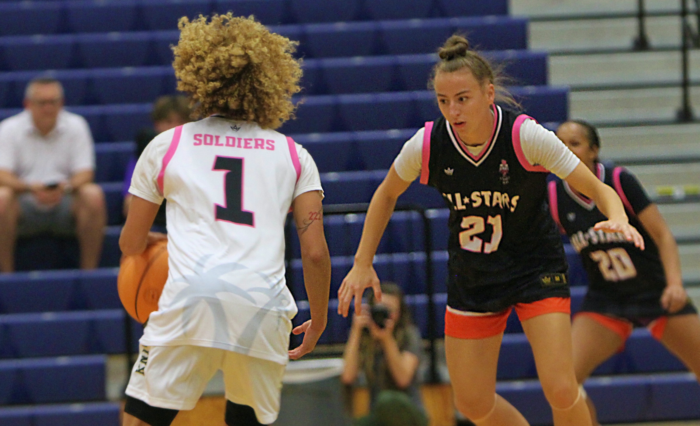 Ziwe Corjay (21) of Horizon applies defense on Aubrey Satterfield...
