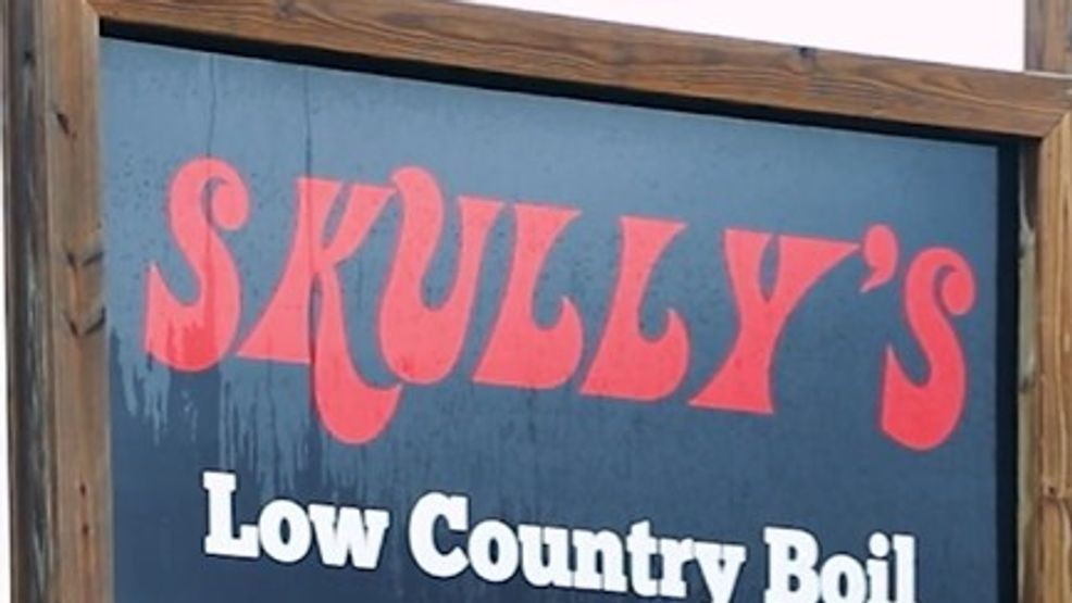 Katherine Page gets ready for a taste of Skully's Low Country Boil. (Amazing America)