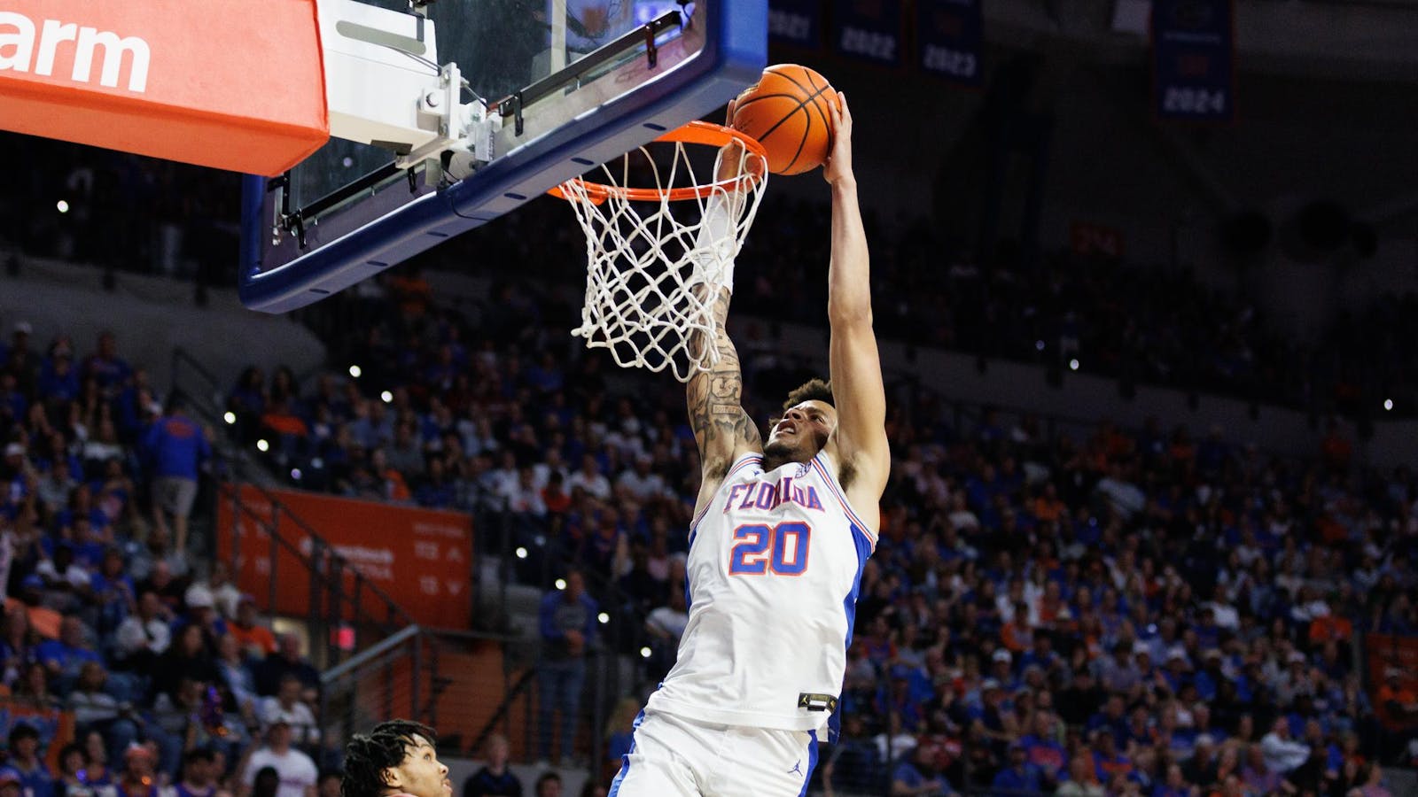 Florida demolishes Arkansas, clinches share of SEC regular-season title