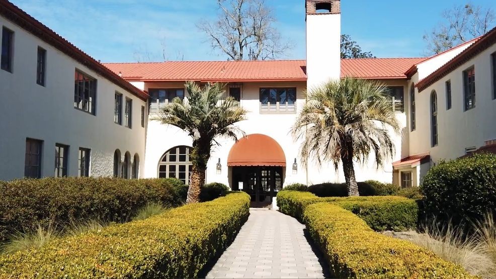 Built in 1937, it’s one of the last grand lodges of its kind and sits inside Wakulla Springs State Park. (Amazing America)